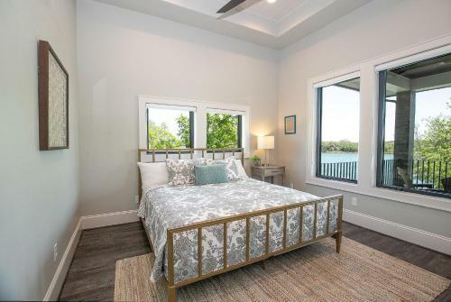 Wake And Roll Plus - The Ultimate Luxury Lake Lbj Escape