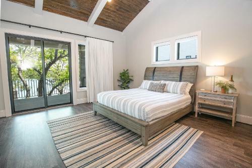 Wake And Roll Plus - The Ultimate Luxury Lake Lbj Escape