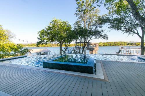 Wake And Roll Plus - The Ultimate Luxury Lake Lbj Escape