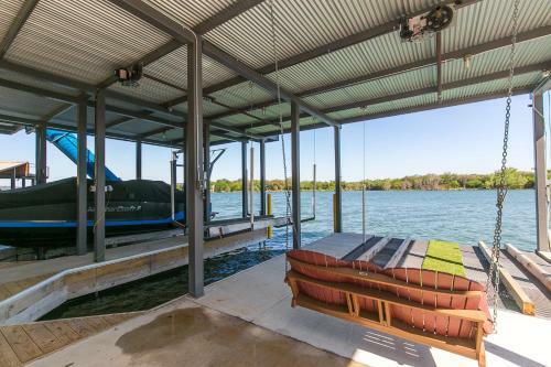 Wake And Roll Plus - The Ultimate Luxury Lake Lbj Escape