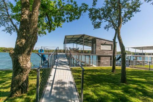 Wake And Roll Plus - The Ultimate Luxury Lake Lbj Escape