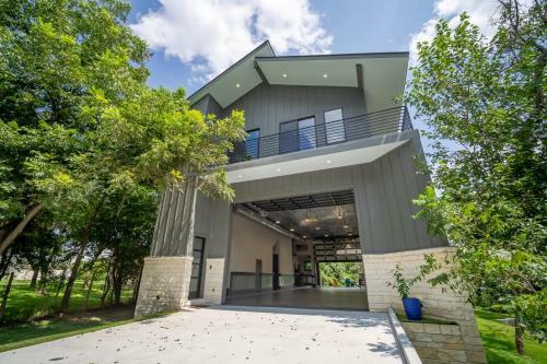 Wake And Roll Plus - The Ultimate Luxury Lake Lbj Escape