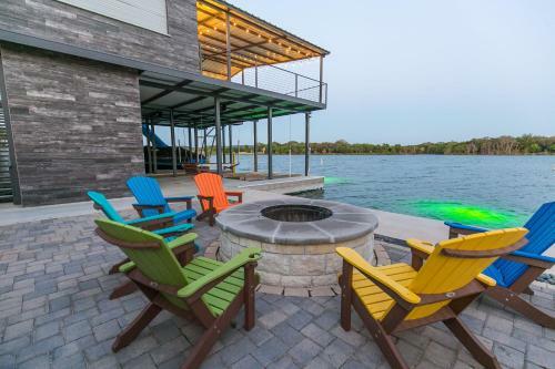 Wake And Roll Plus - The Ultimate Luxury Lake Lbj Escape