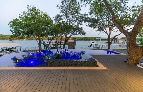 Wake And Roll Plus - The Ultimate Luxury Lake Lbj Escape