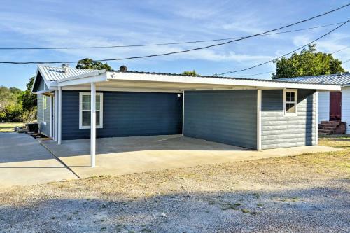 Waterfront Retreat With Dock Access On Lake Whitney!