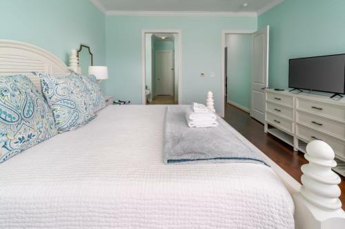 Campa Pajama Lakeside Getaway