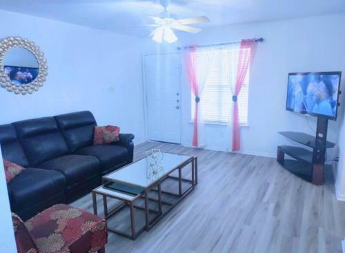 Beautiful 3/2 Apartment At An Unbeatable Price