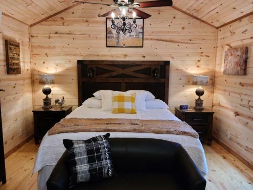 Fancy Goat Boutique And B&b-new Rustic Cabins Nestled On Main