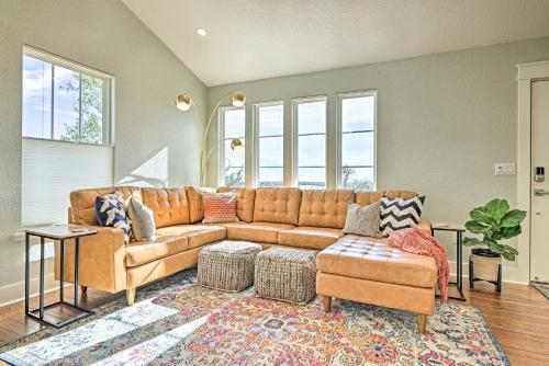 Comfy Hill Country Haven With Private Hot Tub!