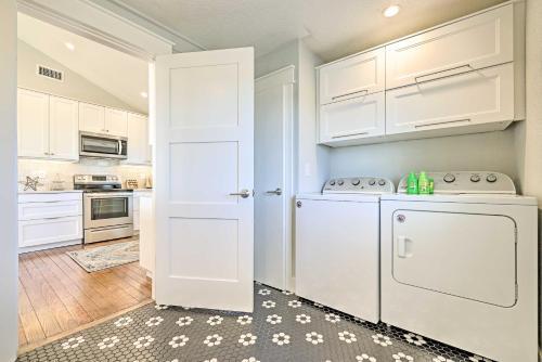 Comfy Hill Country Haven With Private Hot Tub!
