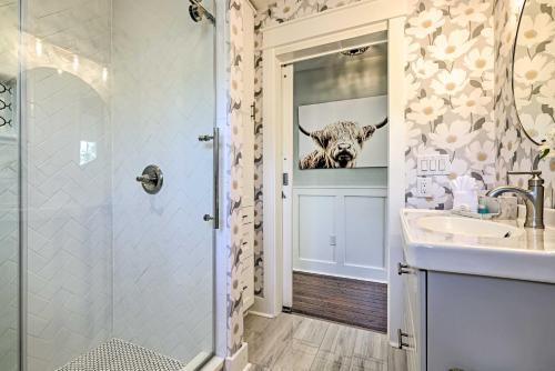 Comfy Hill Country Haven With Private Hot Tub!