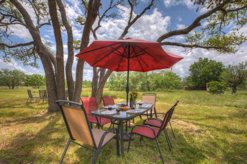 Gorgeous Home Near Wineries With Hot Tub And Fire Pit