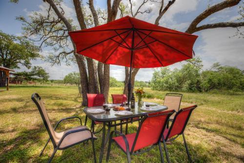 Gorgeous Home Near Wineries With Hot Tub And Fire Pit