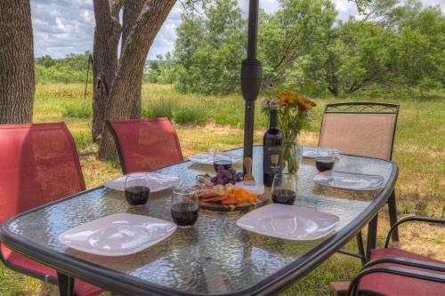 Gorgeous Home Near Wineries With Hot Tub And Fire Pit