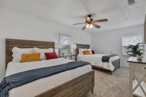 Gorgeous Home Near Wineries With Hot Tub And Fire Pit