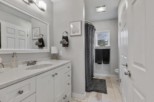 Gorgeous Home Near Wineries With Hot Tub And Fire Pit