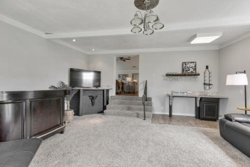 Gorgeous Home Near Wineries With Hot Tub And Fire Pit