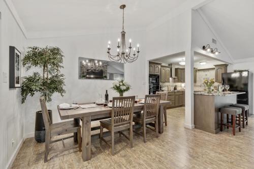 Gorgeous Home Near Wineries With Hot Tub And Fire Pit