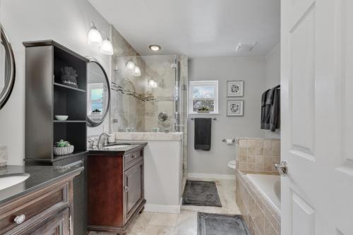 Gorgeous Home Near Wineries With Hot Tub And Fire Pit