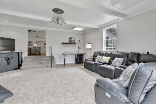 Gorgeous Home Near Wineries With Hot Tub And Fire Pit