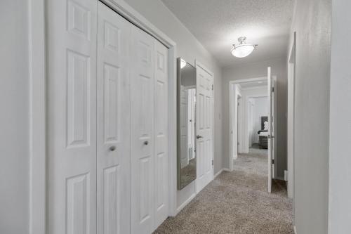 Gorgeous Home Near Wineries With Hot Tub And Fire Pit