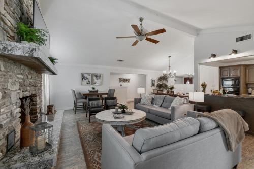 Gorgeous Home Near Wineries With Hot Tub And Fire Pit