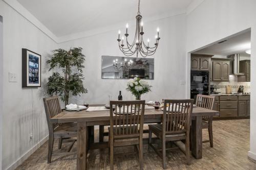 Gorgeous Home Near Wineries With Hot Tub And Fire Pit