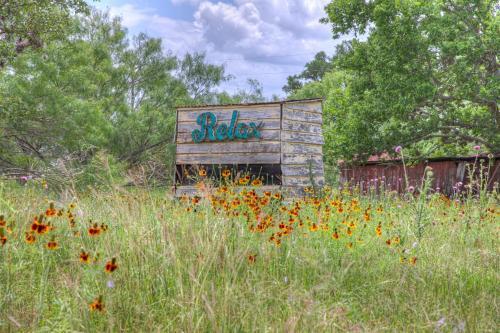 Gorgeous Home Near Wineries With Hot Tub And Fire Pit