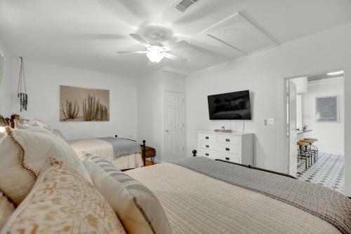 New Gorgeous Home Near Main St With Firepit And Grill