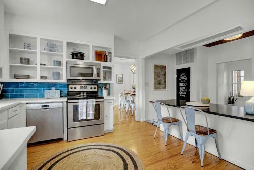 New Gorgeous Home Near Main St With Firepit And Grill