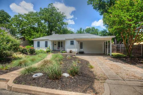New Gorgeous Home Near Main St With Firepit And Grill