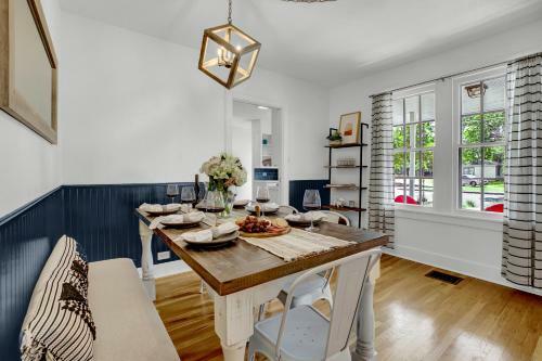New Gorgeous Home Near Main St With Firepit And Grill