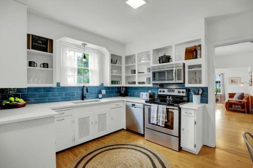 New Gorgeous Home Near Main St With Firepit And Grill