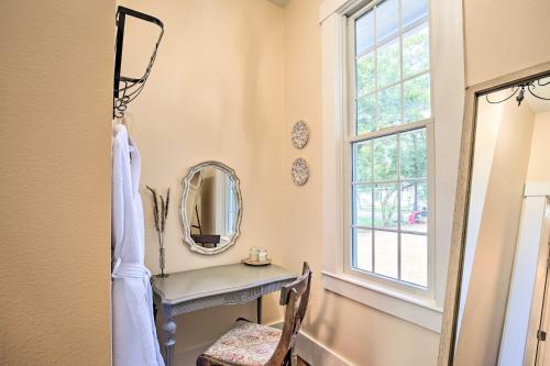 Charmed Haus Relaxing Retreat Near Downtown