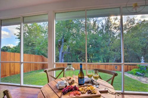 Charmed Haus Relaxing Retreat Near Downtown