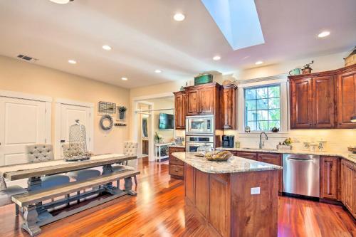Charmed Haus Relaxing Retreat Near Downtown