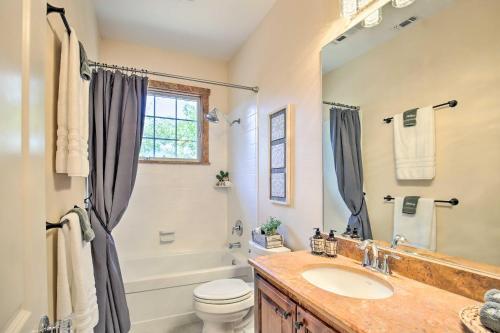Charmed Haus Relaxing Retreat Near Downtown