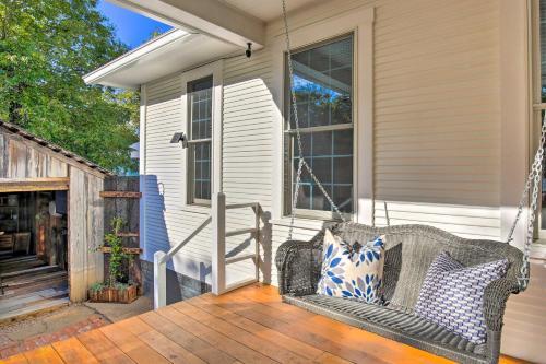Charmed Haus Relaxing Retreat Near Downtown