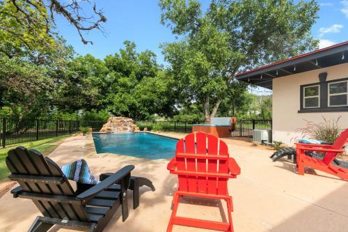 New Luxurious Home With Pool And Hot Tub