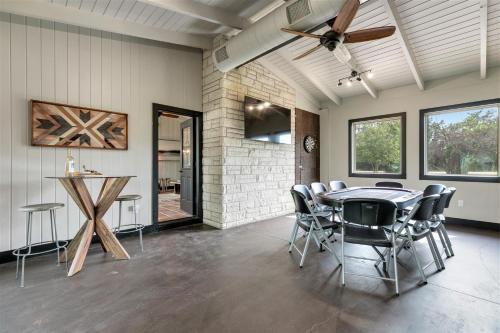 New Luxurious Home With Pool And Hot Tub