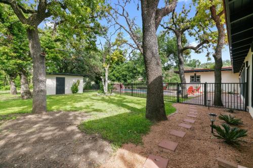 New Luxurious Home With Pool And Hot Tub