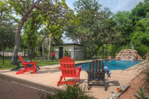 New Luxurious Home With Pool And Hot Tub