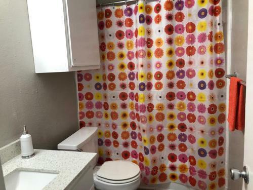 O-range Venue Apartment : Pool View, King Bed & Car Garage