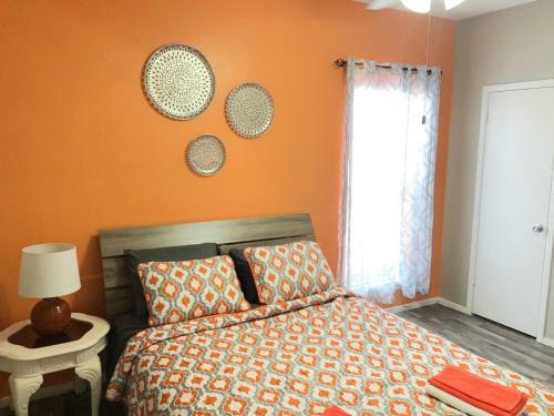 O-range Venue Apartment : Pool View, King Bed & Car Garage
