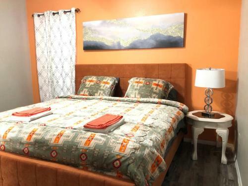 O-range Venue Apartment : Pool View, King Bed & Car Garage