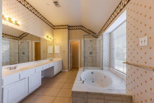 Blissful And Lavish 4 Bedrooms Home With Jacuzzi
