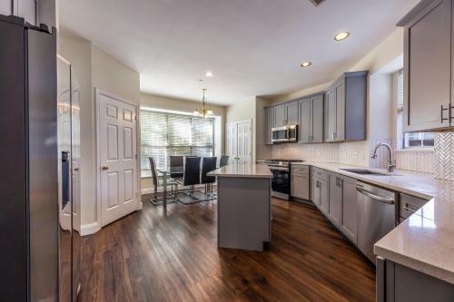 Blissful And Lavish 4 Bedrooms Home With Jacuzzi