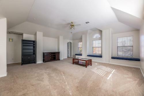 Blissful And Lavish 4 Bedrooms Home With Jacuzzi