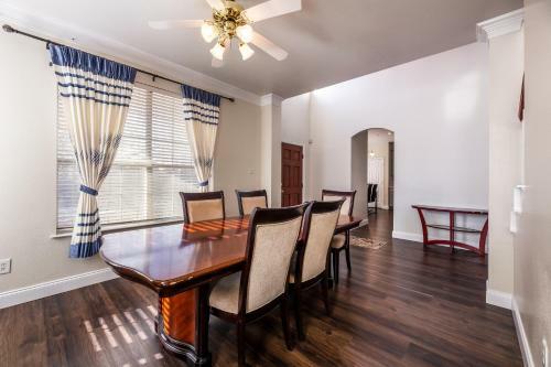 Blissful And Lavish 4 Bedrooms Home With Jacuzzi