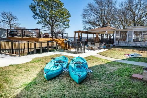 Luxury Lakefront Getaway